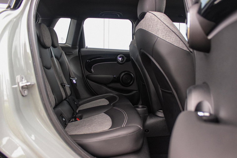 Vehicle Image 19