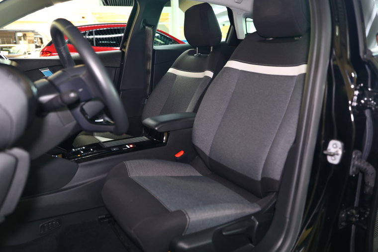 Vehicle Image 33