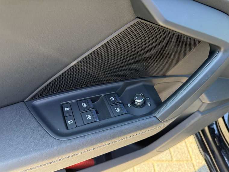 Vehicle Image 33