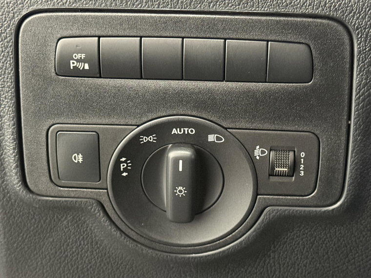 Vehicle Image 28