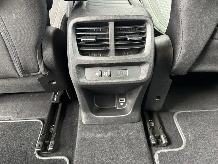 Vehicle Image 28