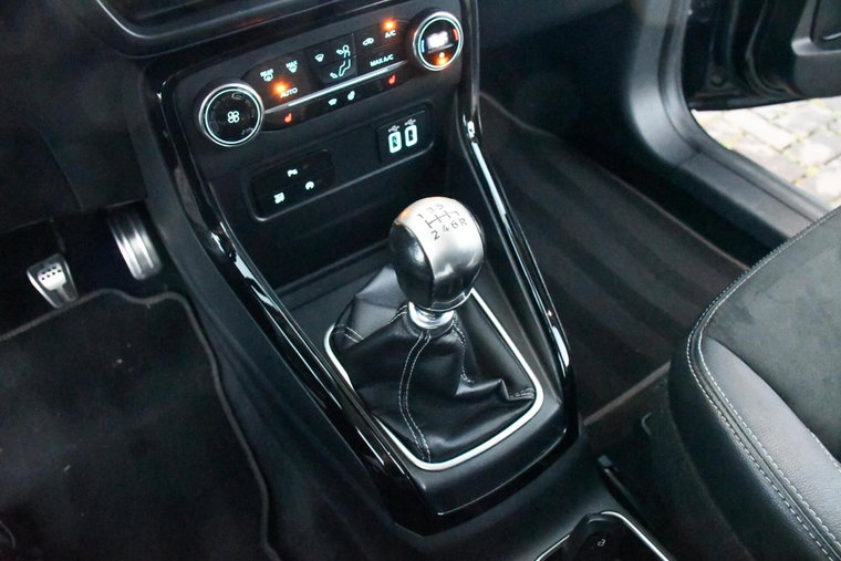 Vehicle Image 24