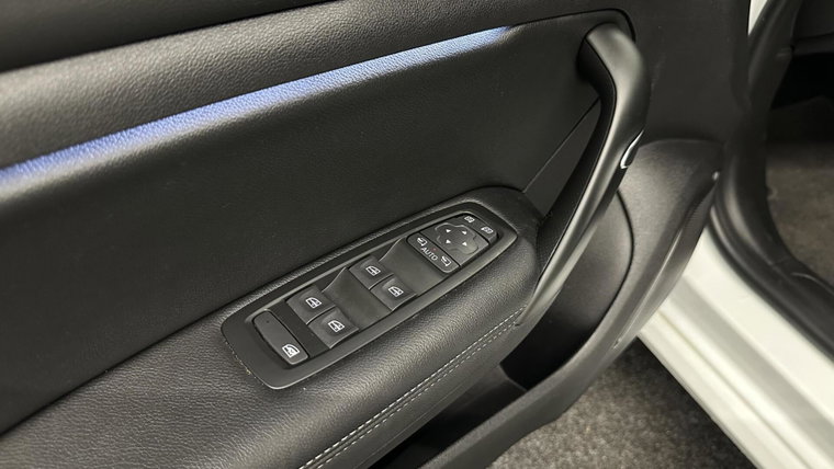 Vehicle Image 26