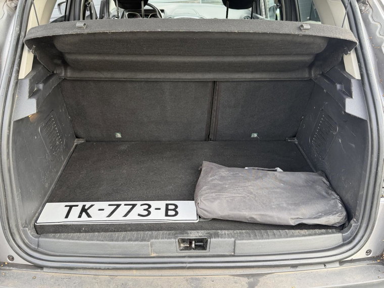 Vehicle Image 24