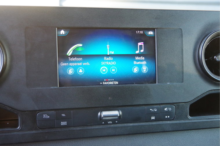 Vehicle Image 9