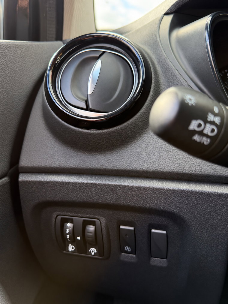 Vehicle Image 40