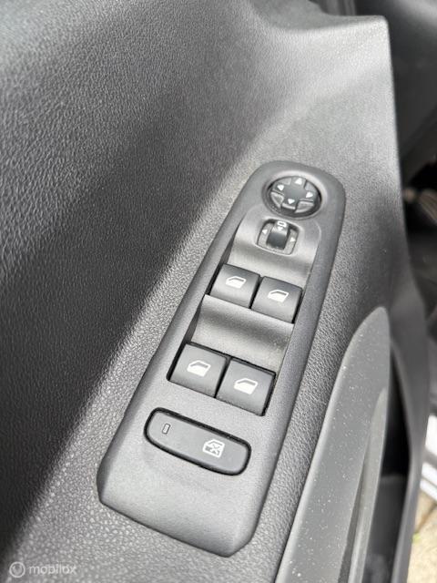 Vehicle Image 28