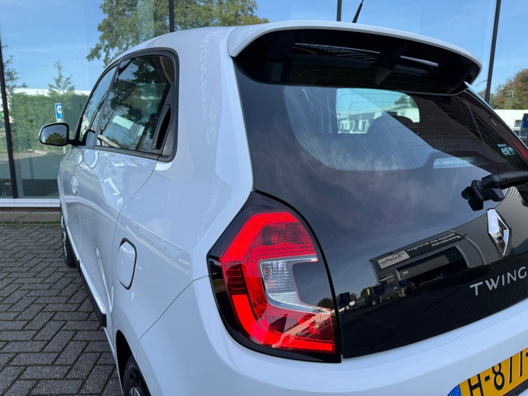 Vehicle Image 32