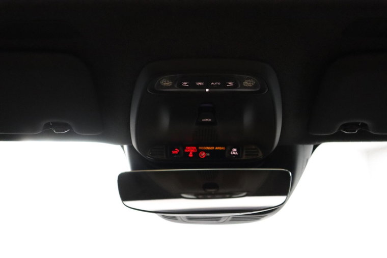 Vehicle Image 38