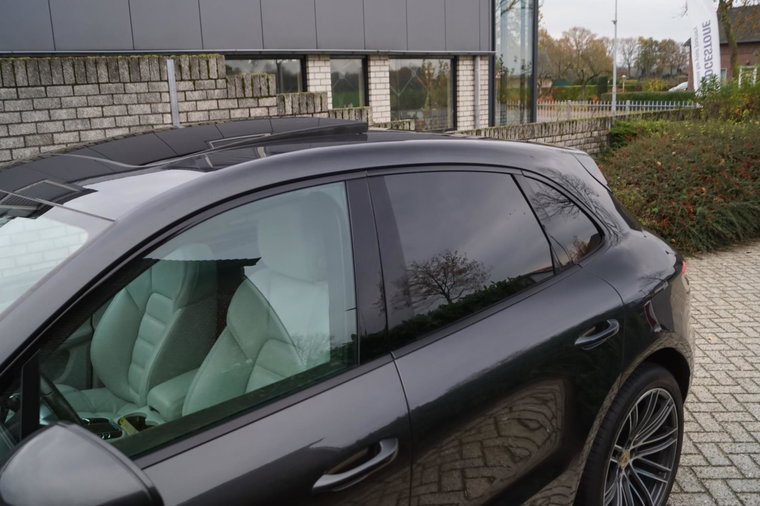 Vehicle Image 32