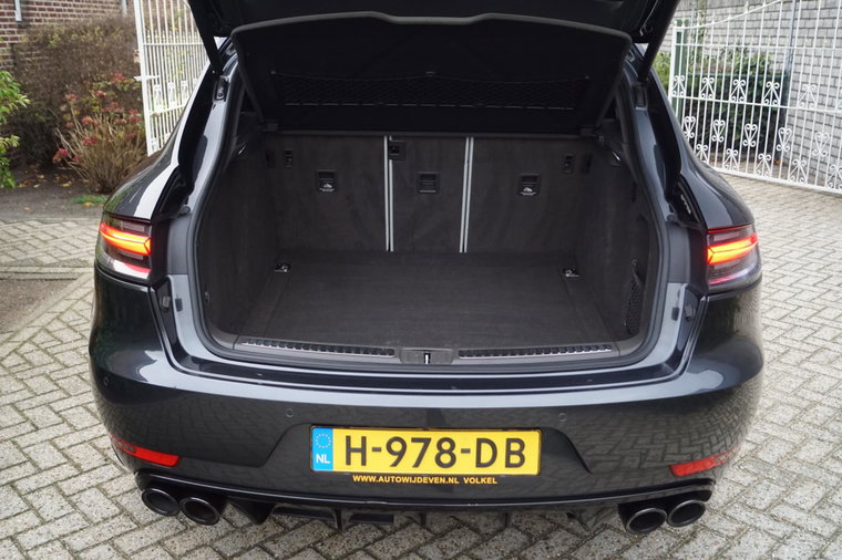 Vehicle Image 35