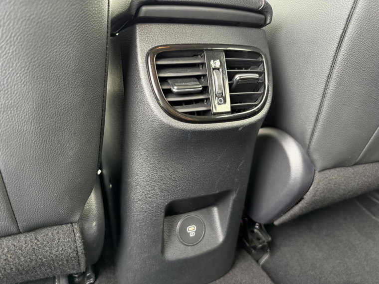 Vehicle Image 34