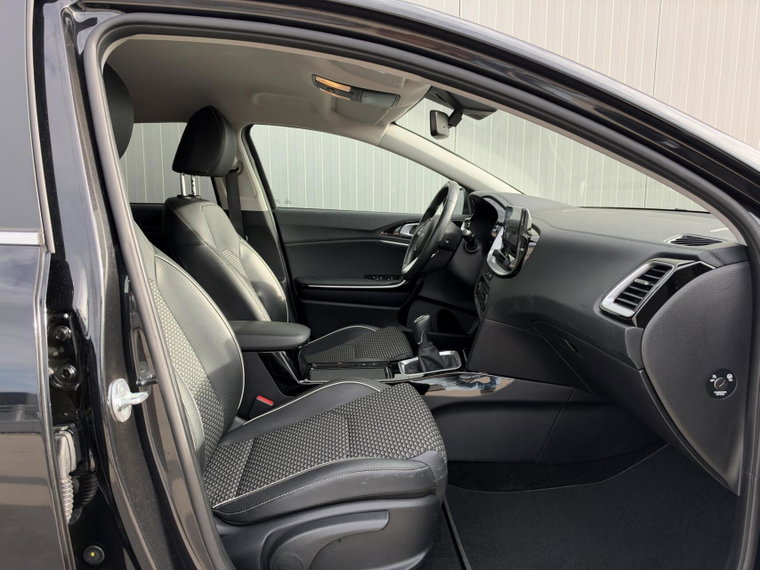 Vehicle Image 38