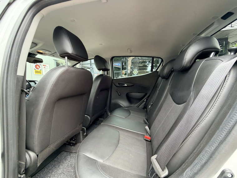 Vehicle Image 14