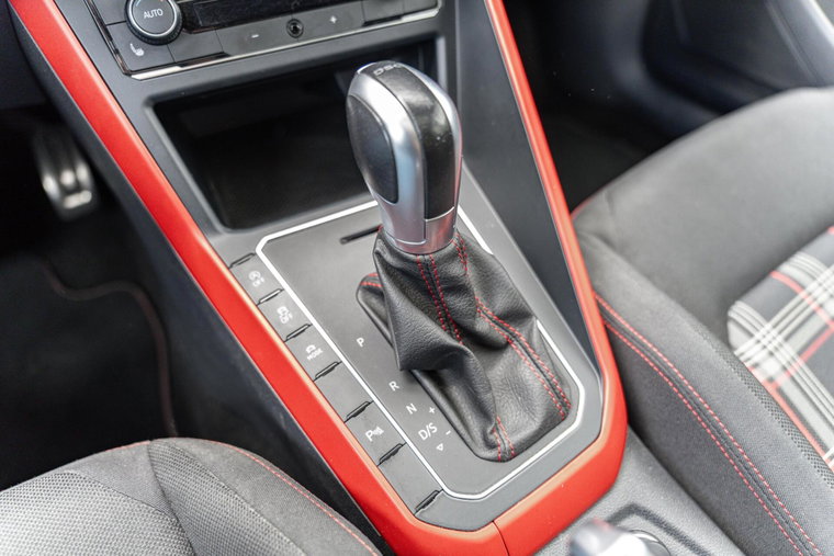 Vehicle Image 32