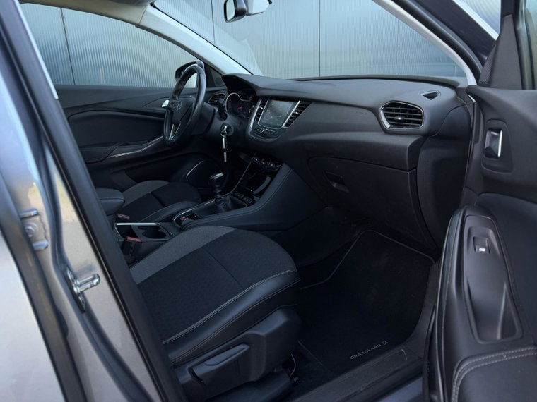 Vehicle Image 17