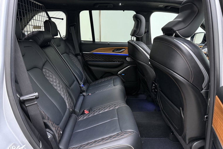Vehicle Image 18