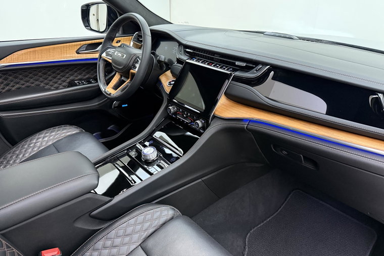Vehicle Image 10