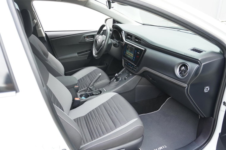Vehicle Image 12