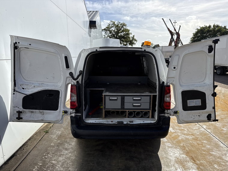 Vehicle Image 12