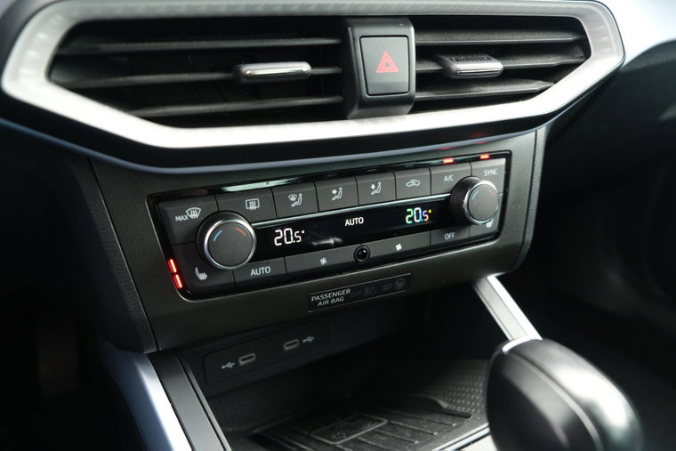 Vehicle Image 26