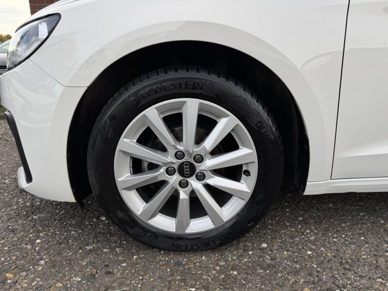 Vehicle Image 18