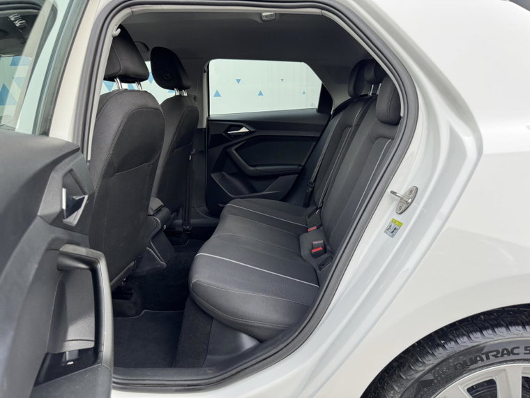 Vehicle Image 32