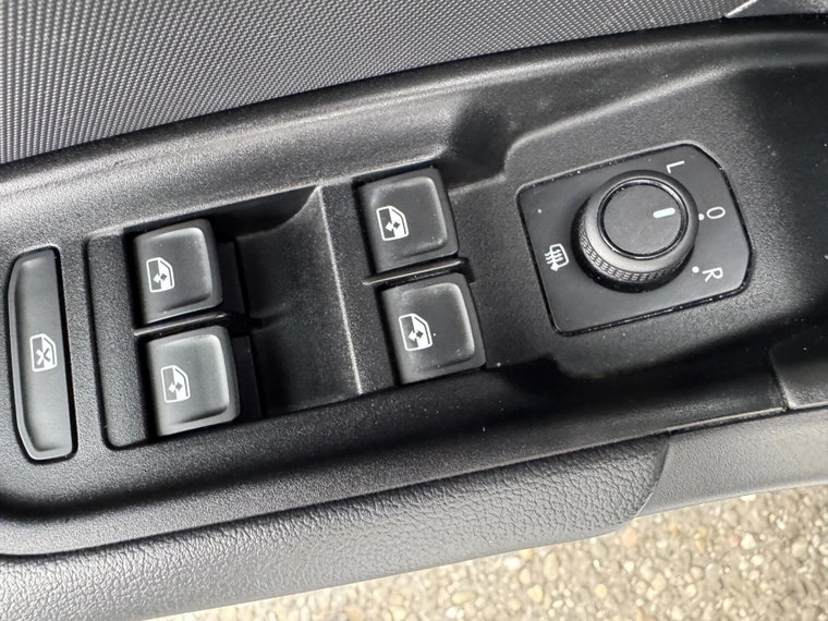 Vehicle Image 33