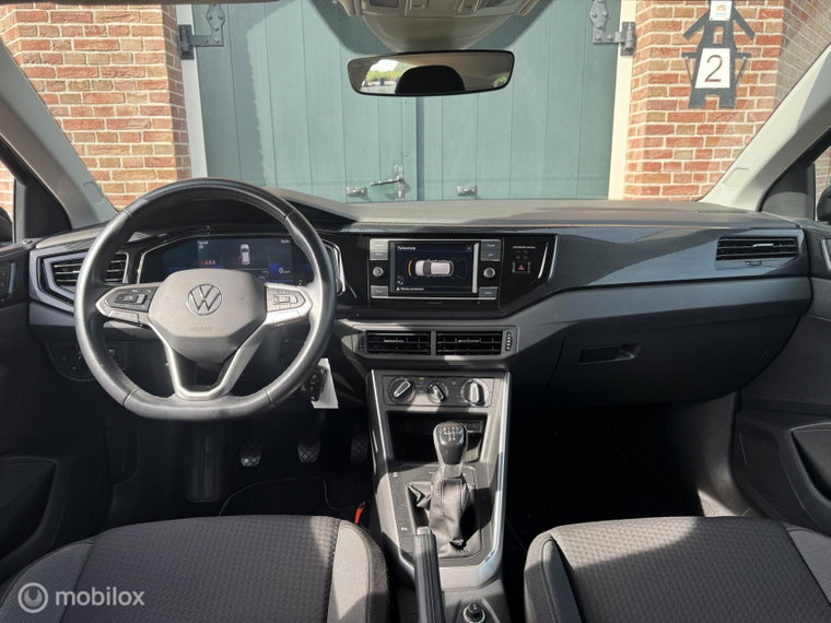 Vehicle Image 25