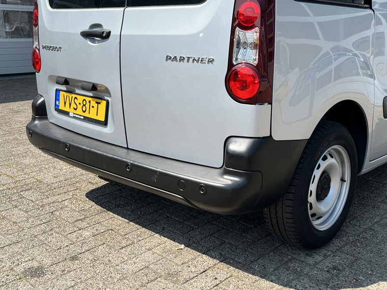 Vehicle Image 24
