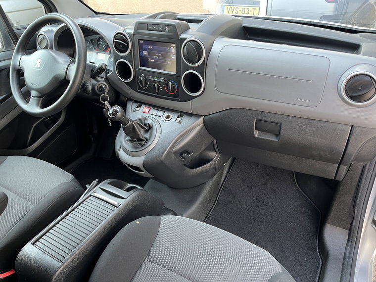 Vehicle Image 28