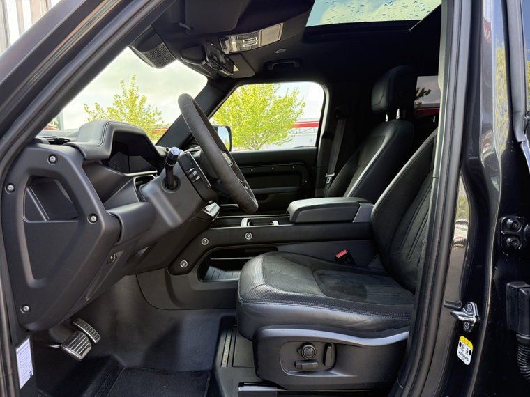 Vehicle Image 25