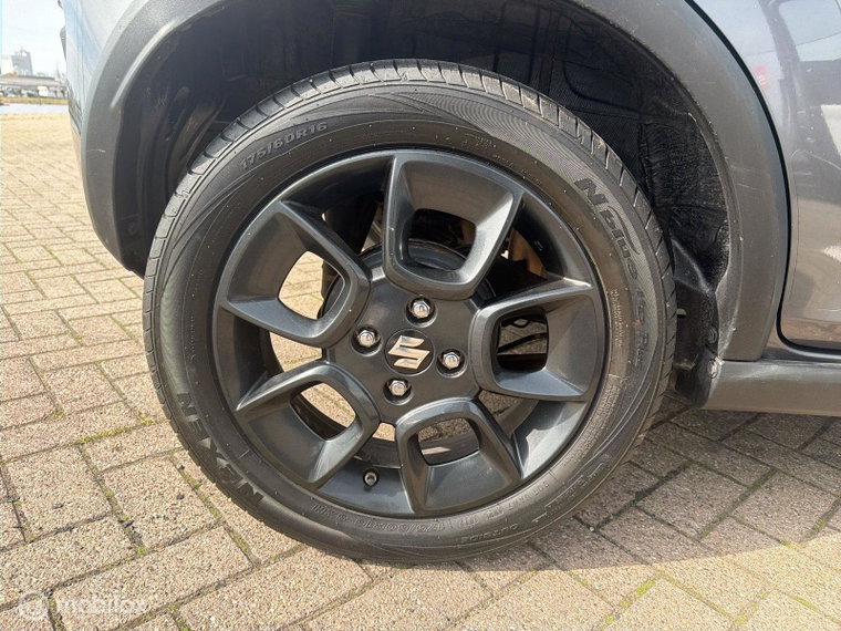 Vehicle Image 16