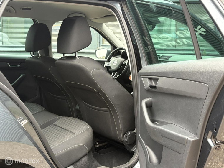 Vehicle Image 16