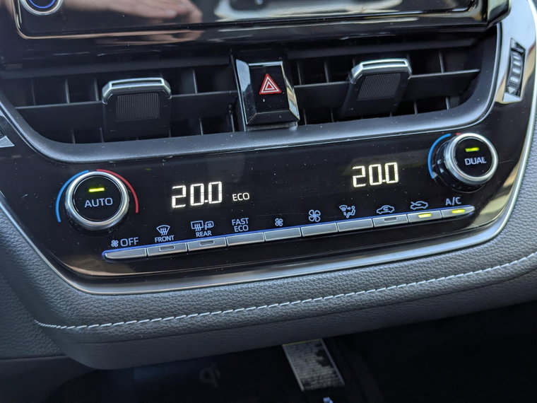 Vehicle Image 32