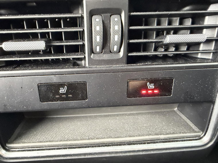 Vehicle Image 27