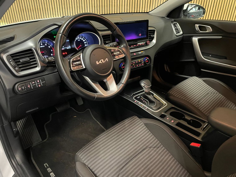 Vehicle Image 30