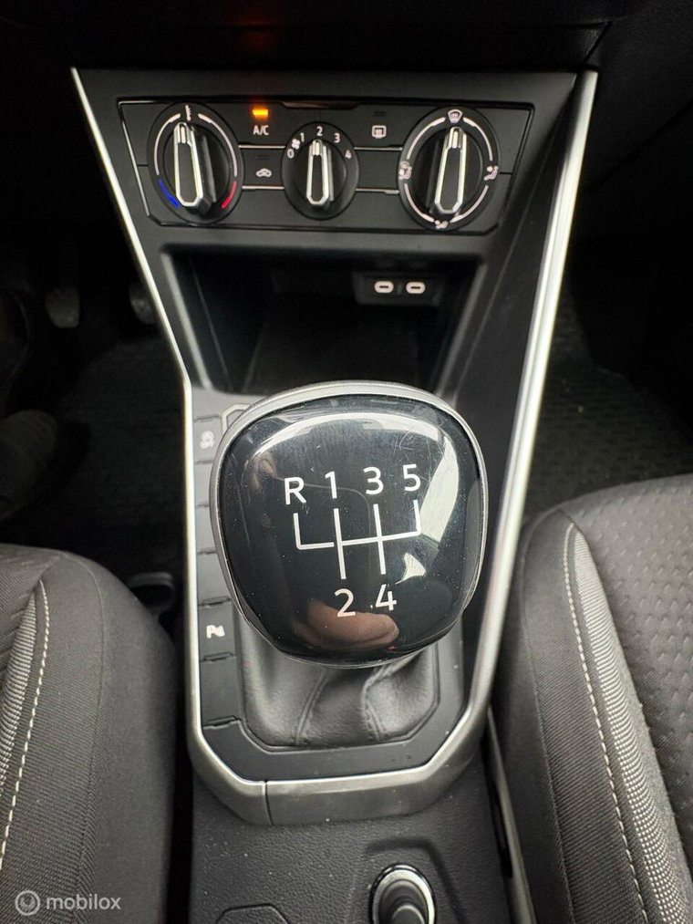 Vehicle Image 26