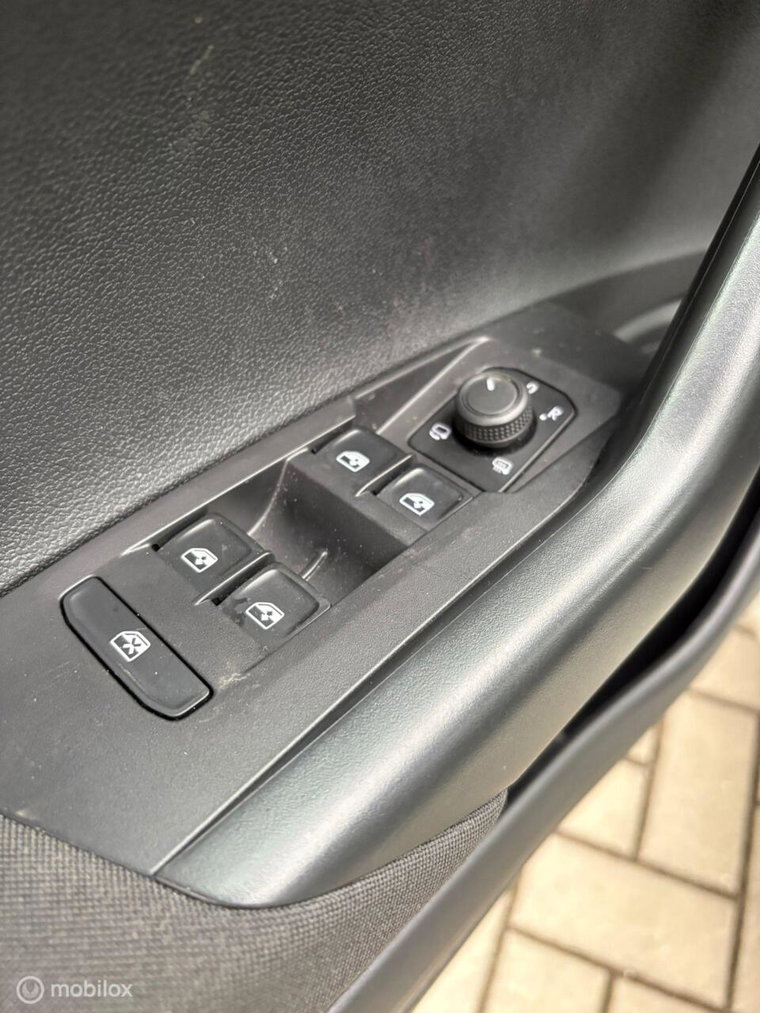Vehicle Image 28