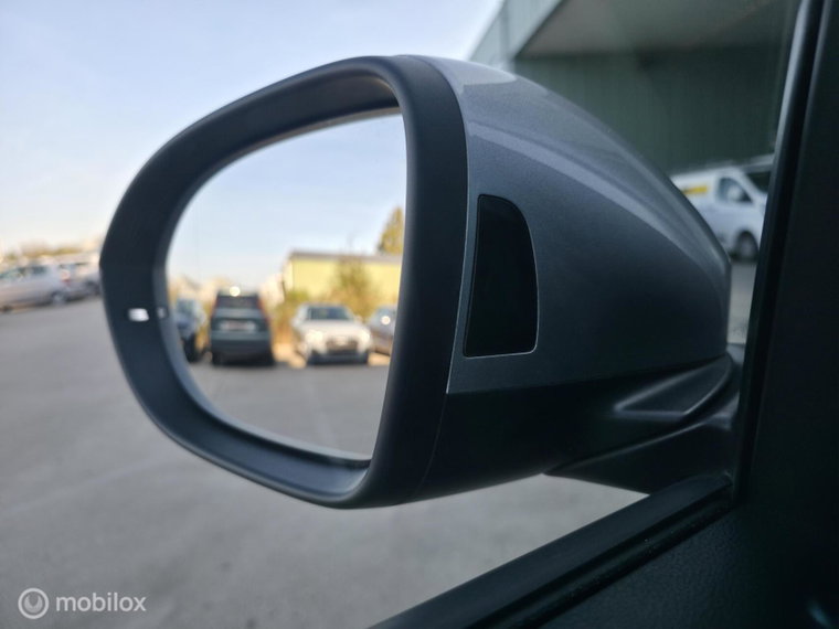 Vehicle Image 27