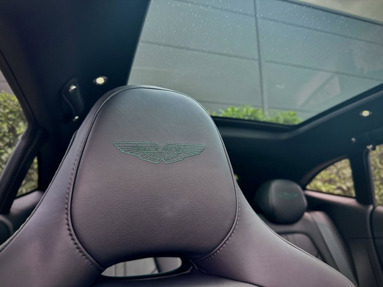 Vehicle Image 32