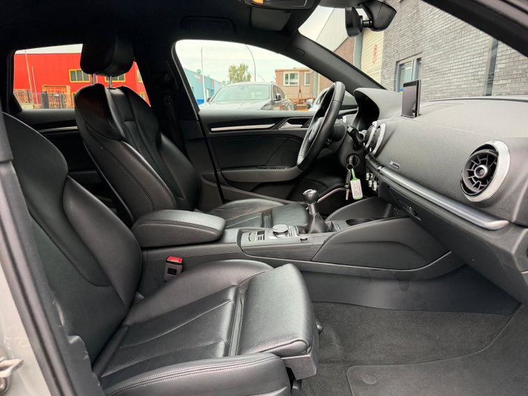 Vehicle Image 38