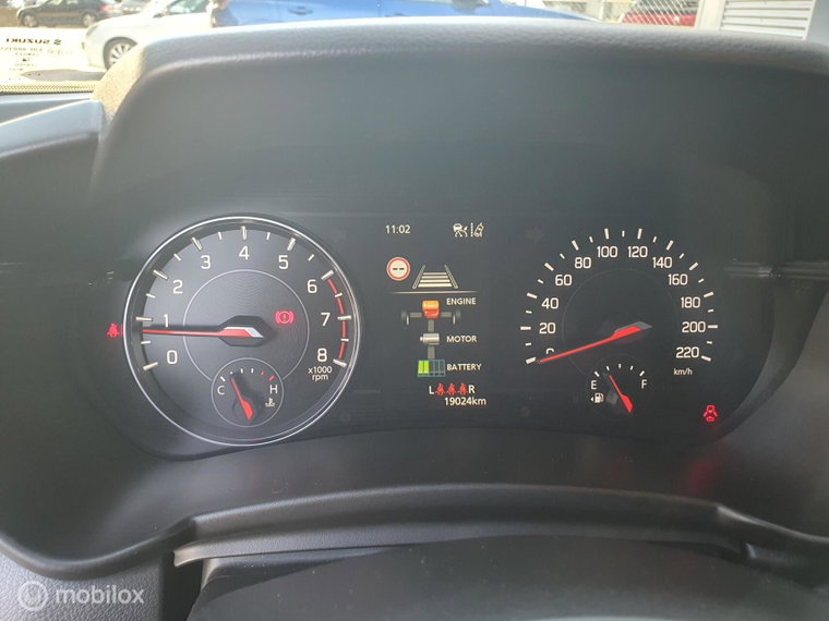Vehicle Image 25