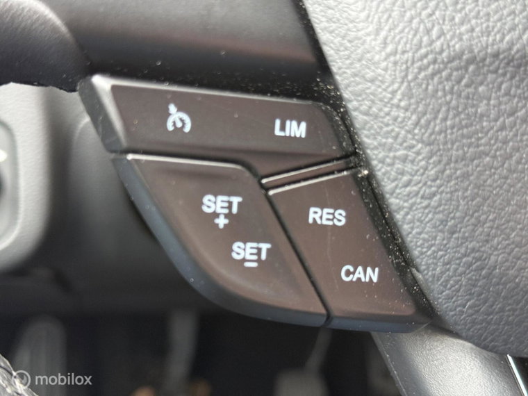 Vehicle Image 28