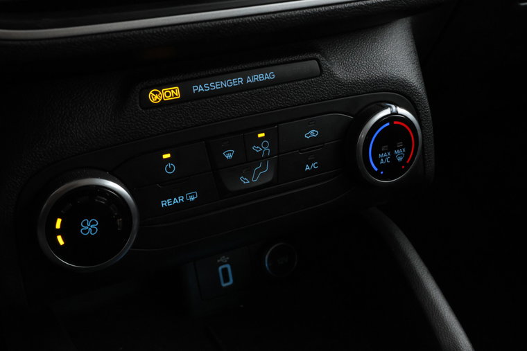Vehicle Image 25