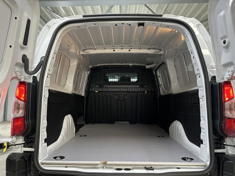 Vehicle Image 32