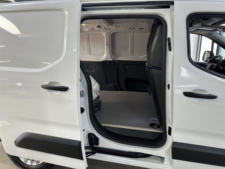 Vehicle Image 33