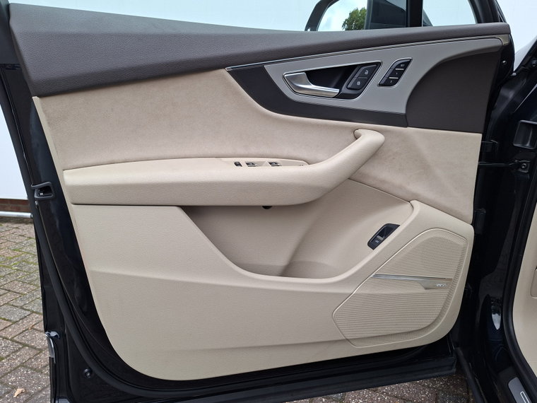 Vehicle Image 40