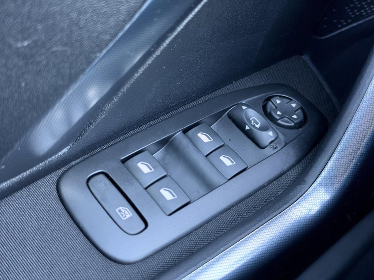Vehicle Image 26