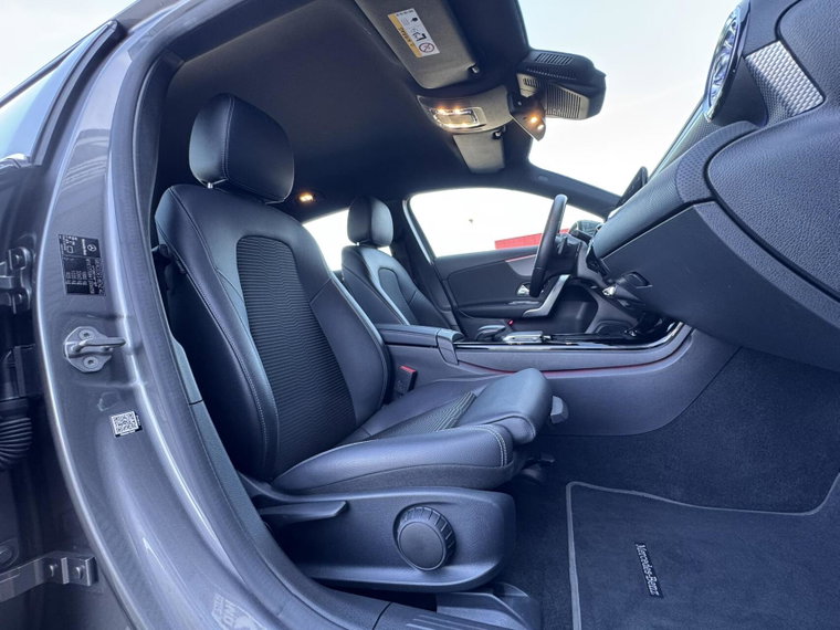 Vehicle Image 32